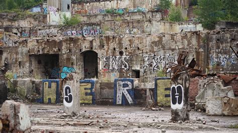 Incursion Historique Et Artistique Dans Les Ruines De La Belgo Radio