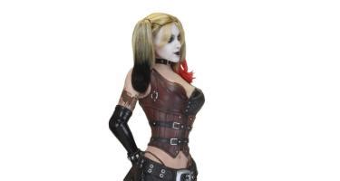 Une statue taille réelle d Harley Quinn en vente chez Gamestop