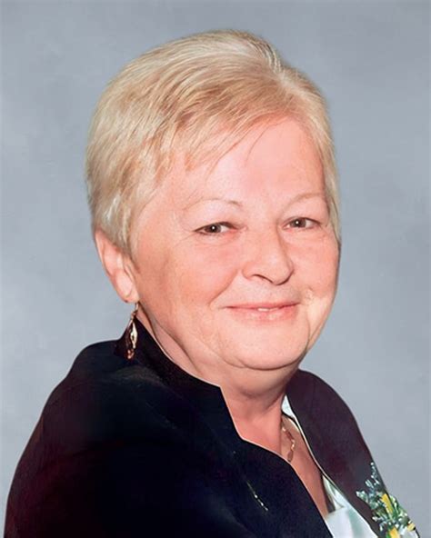 Mme Maria Meluch Ondrechak JJ Cardinal Résidence funéraire Funeral Home