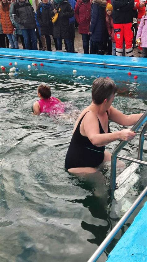 Neujahrsschwimmen Rekord Im Eiskalten Wasser Meiningen Ins Dth Ringen