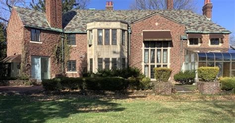 Aretha Franklin S Palmer Park Mansion Listed For Sale Crain S Detroit