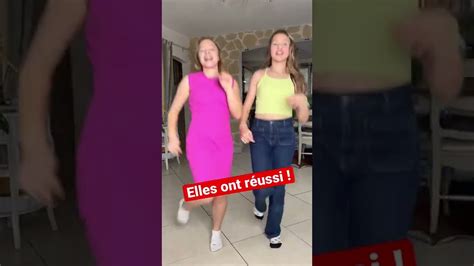 Le Duo Emmie Et Lili Elles Réussissent La Danse Short Shorts