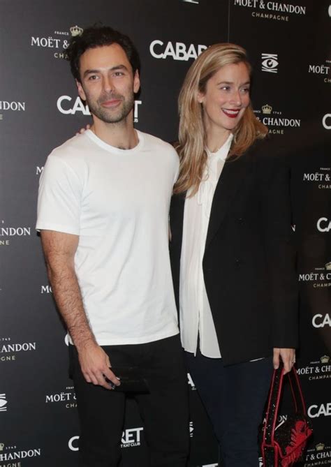 Poldark Actor Aidan Turner And Wife Both Pictured Without Wedding Rings