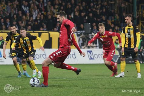 Więcej fanów GKS u Katowice na meczu z Widzewem KatowickiSport pl