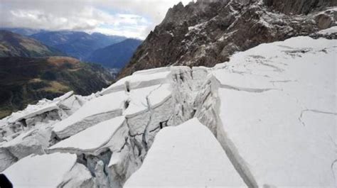 Cronaca Meteo Monte Bianco Rischia Di Crollare Un Gigantesco Seracco