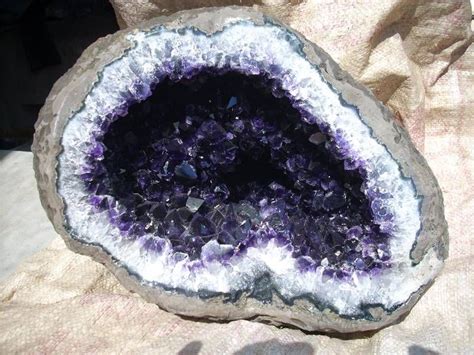 Formas De Las Piedras Y Algunos Usos Amethyst Rocks And Crystals