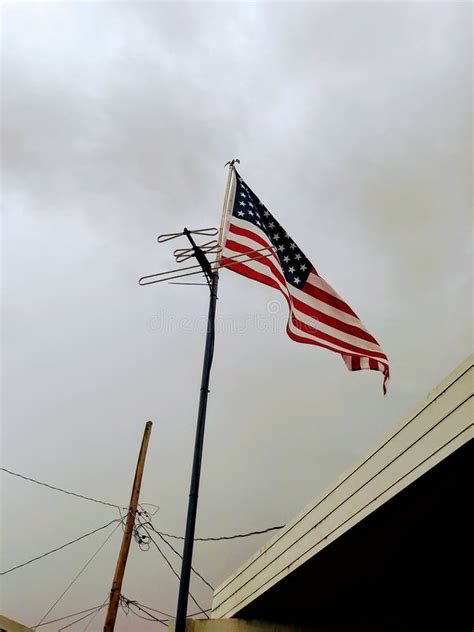 Bandeira Americana Que Acena Sobre A Constru O Foto De Stock Imagem