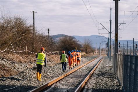 Două regionale cumpără sau repară instalații de semnalizare feroviară