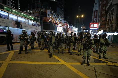 【修例風波】彌敦道水炮車戒備警驅示威者 香港仔警察制服黑衣人 星島日報