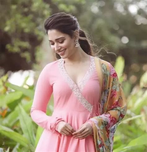 Hot Half Nude Tamannaah Bhatia Photos ThBlog