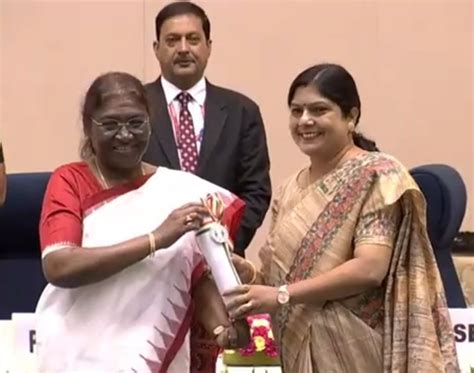 Jamshedpur Teacher Shipra Mishra Receives National Award The Avenue Mail