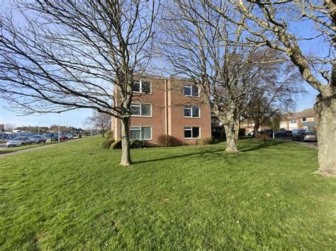 2 Bedroom Flat For Sale In Stonehurst Road Worthing Bn13