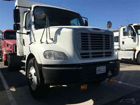 Freightliner Business Class M2 112 2013 Daycab Semi Trucks