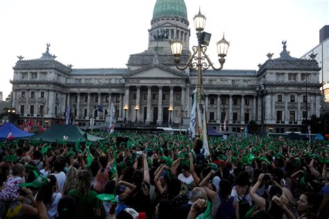 Qu Significa El Pa Uelo Verde Y Cu L Es Su Historia Vogue M Xico Y