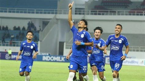 Laga Terakhir Psis Semarang Bantai Sang Juara Liga 1 Psm Makassar Dengan Skor 4 0 Tribun