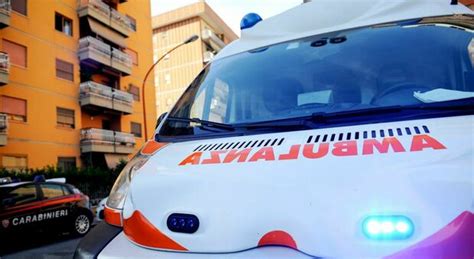 Bambino Di 10 Anni Precipita Dal Terzo Piano Di Un B B In Centro A Roma