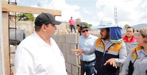 Alcalde supervisa avances en la construcción del proyecto habitacional