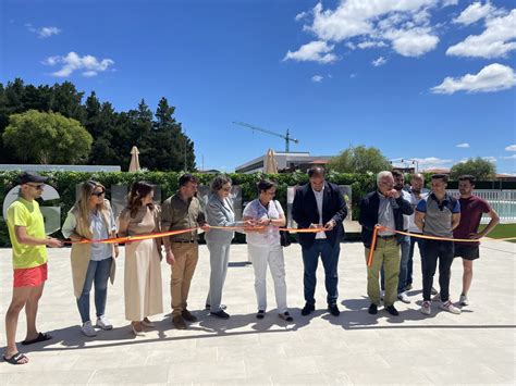 El Alcalde De Guijuelo Estrena Las Nuevas Piscinas Municipales