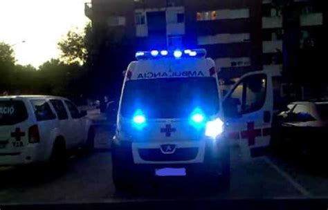 Las señales luminosas azules ya son obligatorias en ambulancias y