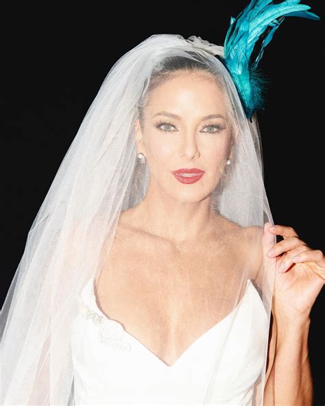 Ticiane Pinheiro Recria Vestido De Noiva De Carrie Bradshaw De Sex And The City Para O Baile