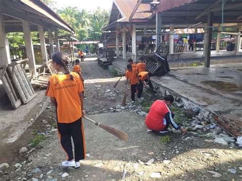 Bakti Sosial SMAN 1 Nangapanda Strategi Budayakan Gotong Royong Dan