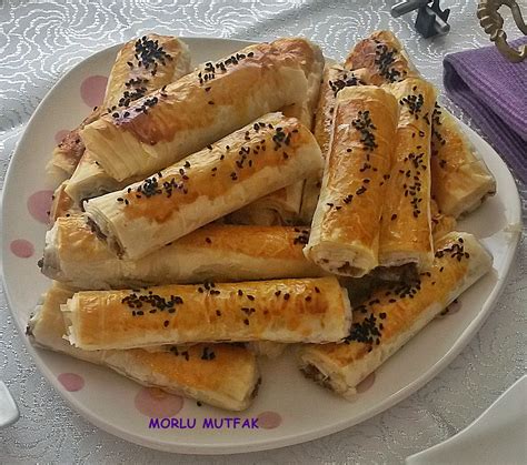 MORLU MUTFAK BAKLAVA YUFKASI İLE KIYMALI BÖREK SARIYER BÖREĞİ