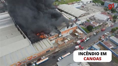 Vídeo Imagens aéreas mostram incêndio em depósito de empresa em Canoas