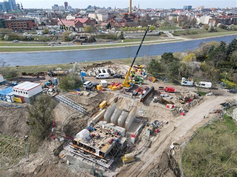 Budowa konstrukcji mostów oraz zmiany dla pieszych i rowerzystów na