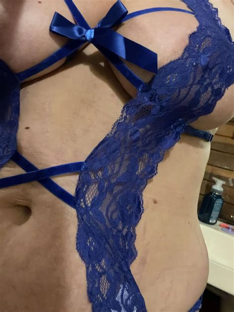 Busty Milf Scrolller