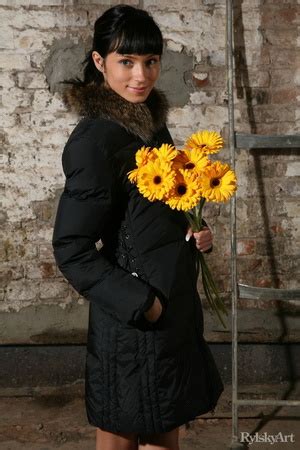 Gorgeous Babe Takes Off Her Black Coat And Shows Her Hot XXX Dessert