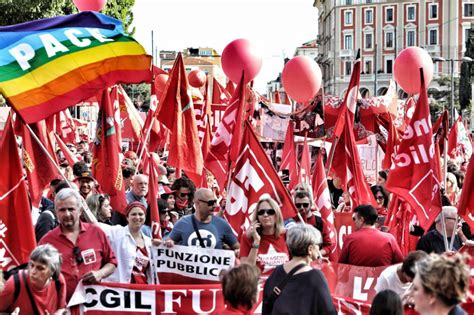 Manifestazione Cgil Cisl E Uil Oggi A Bologna Mila Persone In