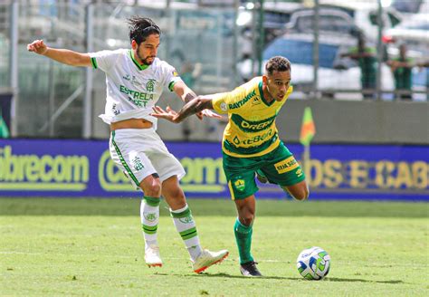 Em jogo maluco Cuiabá vira sobre o América MG e sai da zona do