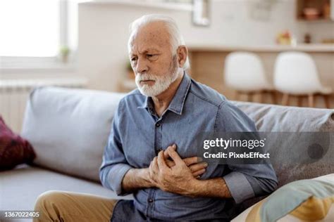 Chest Pain Doctor Photos And Premium High Res Pictures Getty Images