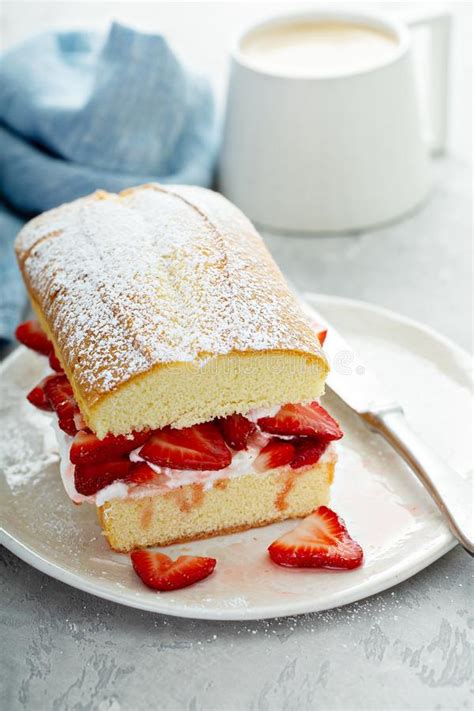 Torta De La Pasta De La Torta De Frutas Con La Fresa Foto De Archivo