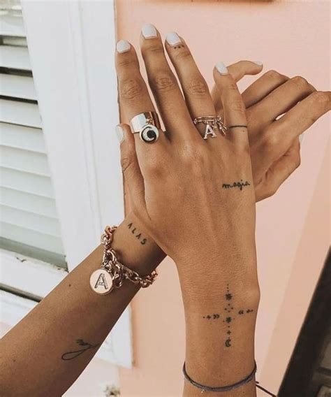 Tatuajes Finos Para Mujer En La Mano Kulturaupice