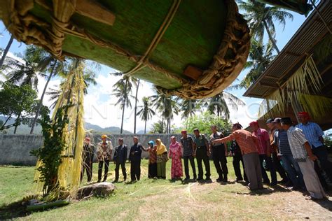 Tradisi Syukuran Panen Movunja Antara Foto