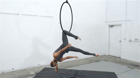 Single Knee Hang Grounded In Flight