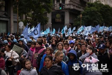 아르헨 좌파 정권 10월 대선 앞두고 현금 살포 포퓰리즘 네이트 뉴스