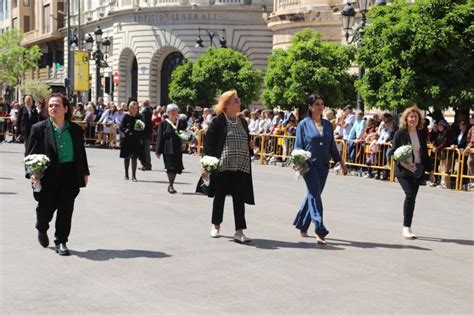 Valencia Celebra La Tradicional Ofrenda Floral A San Vicente Ferrer