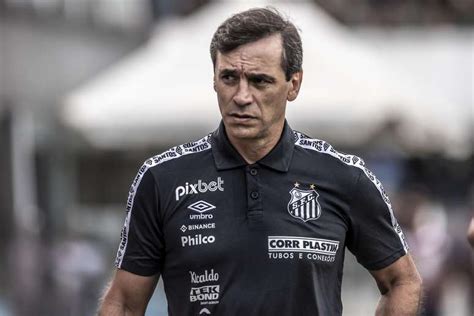 Fabián Bustos Entra Com Ação Na Fifa Contra O Santos Entenda