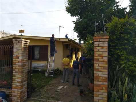 Defesa Civil E Secretaria De Meio Ambiente Retiram Rvore Em Risco No