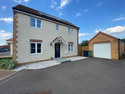 3 Bedroom House For Sale In Cowslip Close Pe7