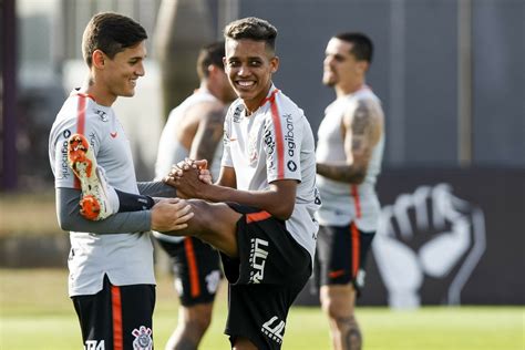 Pedrinho Titular Corinthians Ter Duas Mudan As Contra O Vasco