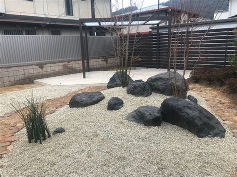 おしゃれな庭づくりのための庭石レイアウト基本ガイド
