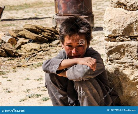 Enfants De Village De Lafghanistan Dans Le Nord Ouest Pendant La