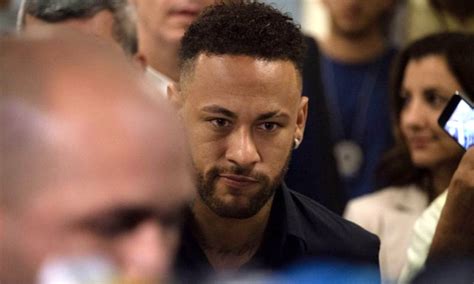 Neymar é Acusado De Agressão Sexual Por Funcionária Da Nike