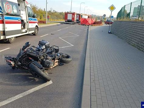 Koszmarne Zderzenie Dw Ch Motocyklist W W Wypadku Zgin Letni