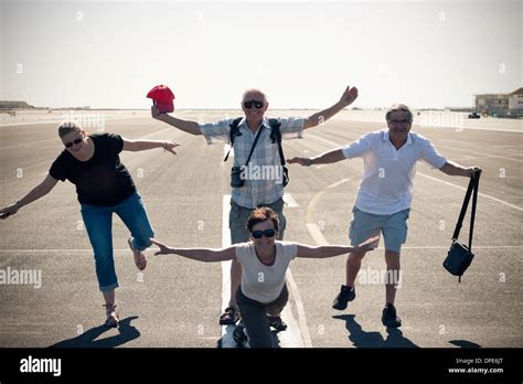 Menschen Landebahn Fotos Und Bildmaterial In Hoher Aufl Sung Alamy