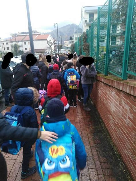 Baronissi La Consigliera Negri Assembramenti Davanti Alle Scuole