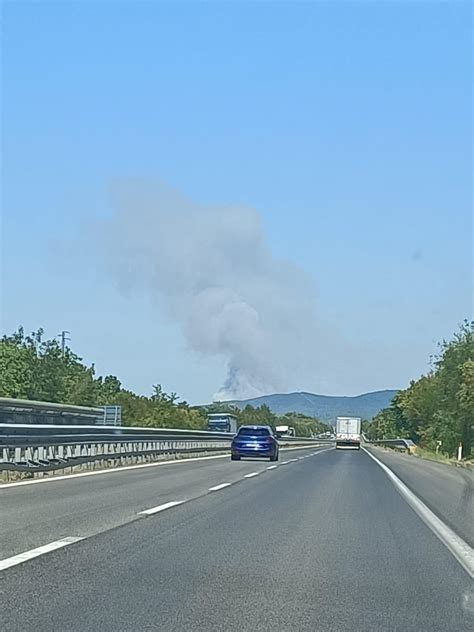 Incendio Sul Carso Diversi I Focolai Evacuata La Barriera Del Lisert